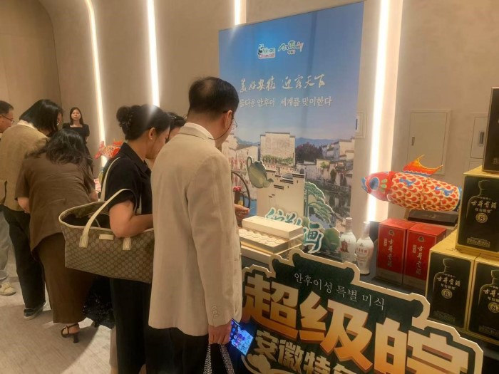 에디터 사진